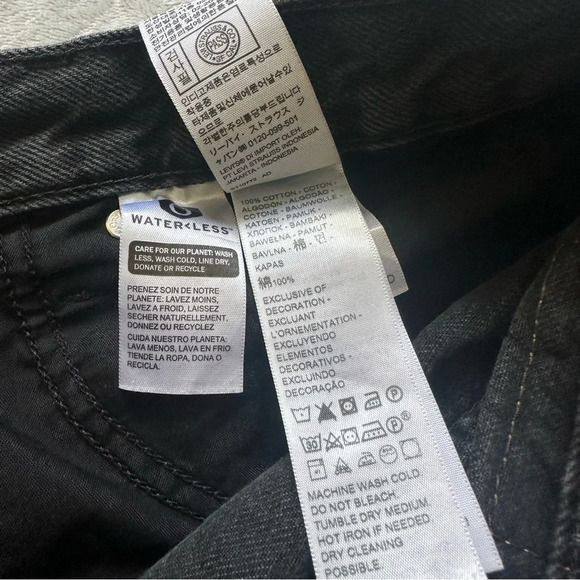 Levi’s High Waisted Denim Mom Shorts Black Size 33 - Picture 6 of 10